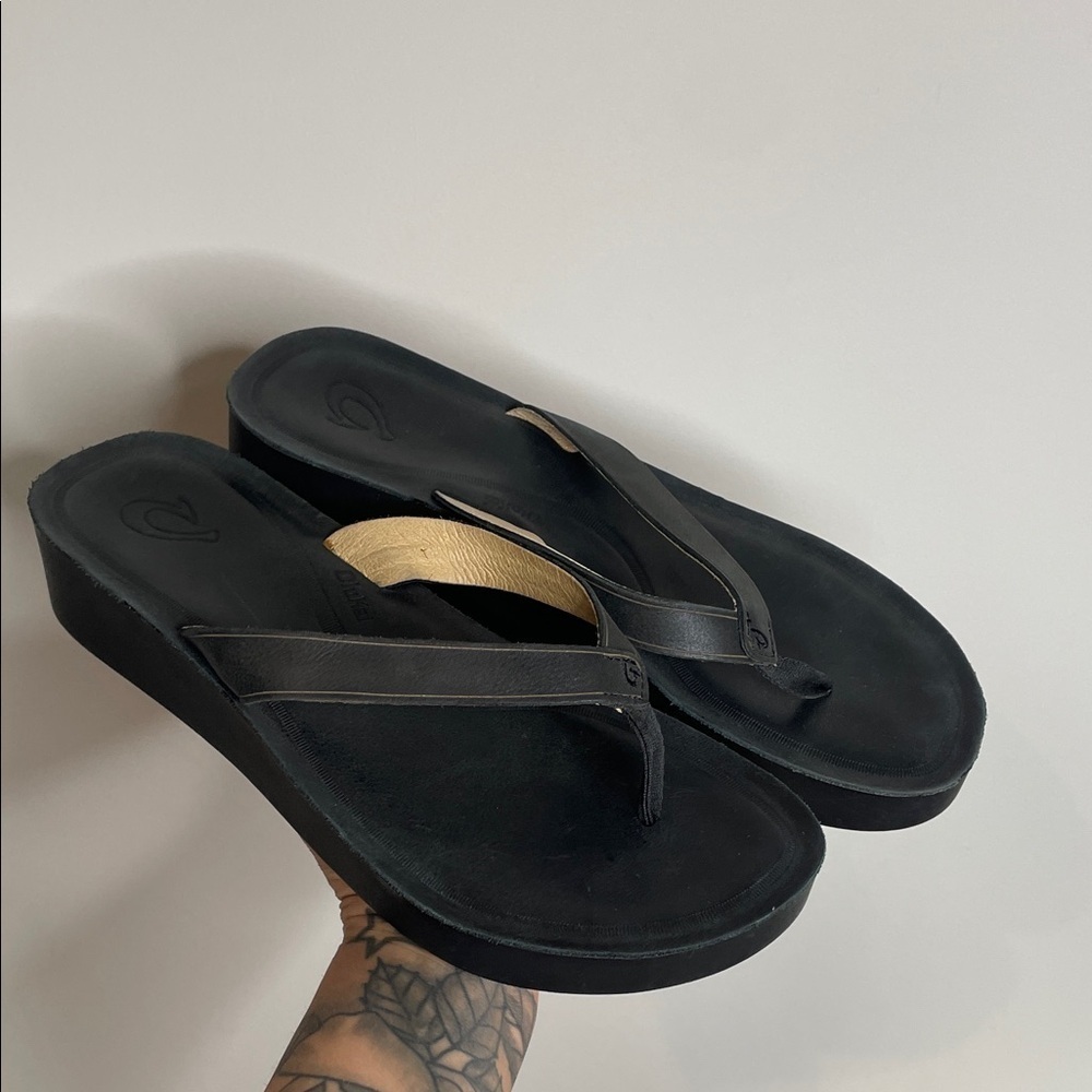 Olukai | Women's Black Mala e Sandal Size 11